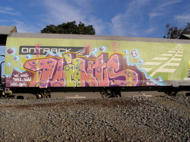 Graffiti Train in Auckland - Photo by Oneleg - Points, HNG, Freight (2008)