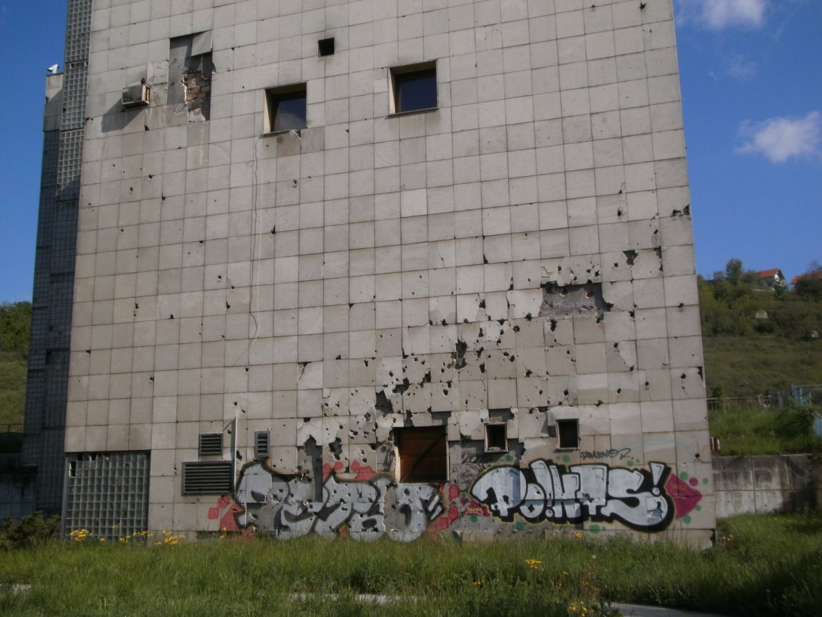 Graffiti Wall in Sarajevo - Photo by Oneleg - Points, MOC (2011)