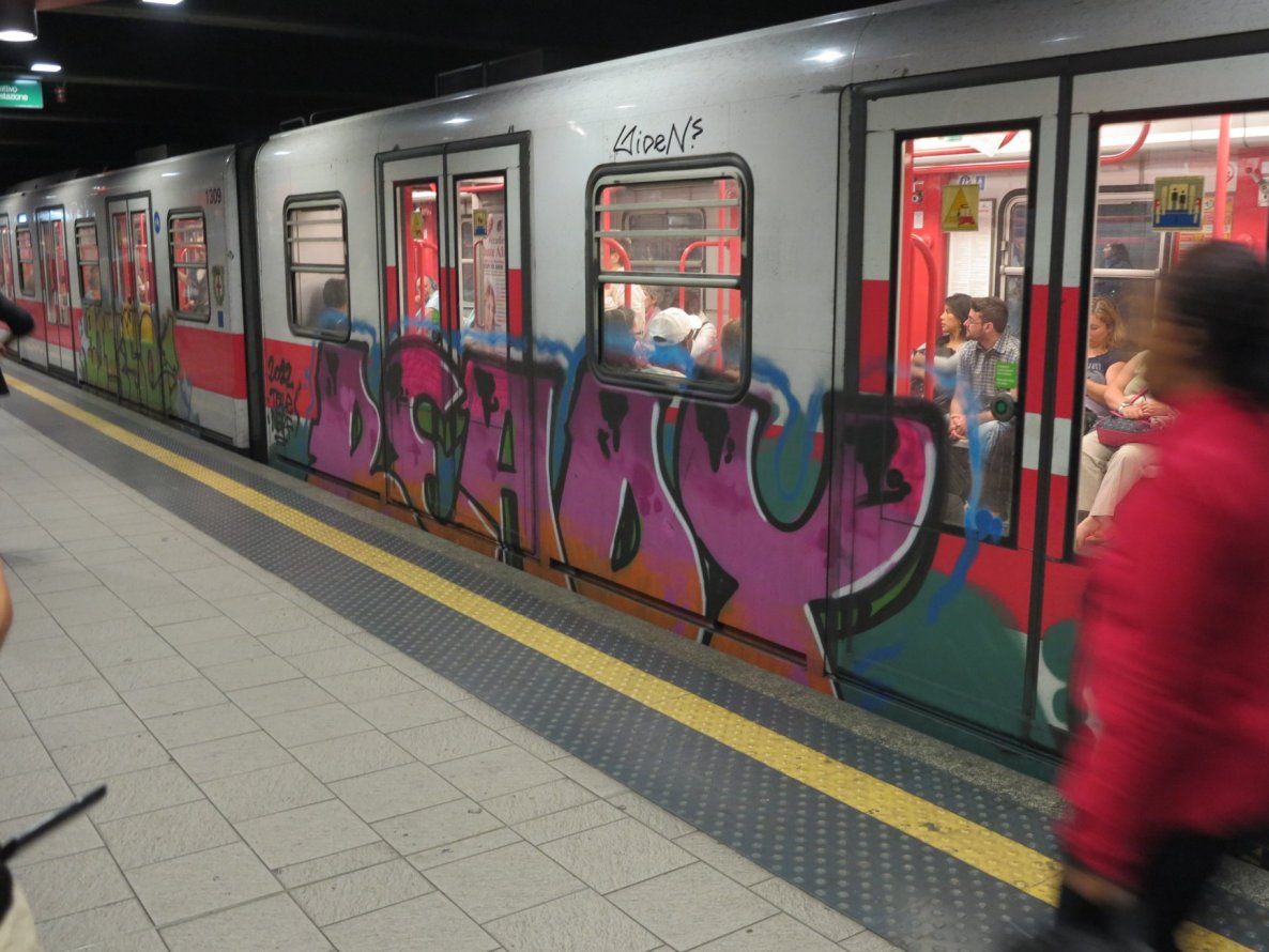 Graffiti Train in Milano - Photo by Oneleg - Ready