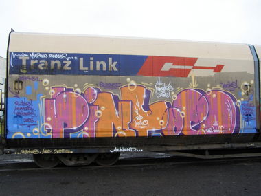 Graffiti Train in Auckland - Photo by Oneleg - Pintoe, Points, HNG (2008)