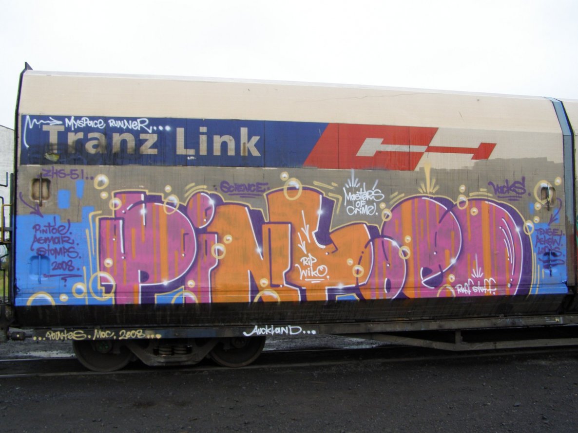 Graffiti Train in Auckland - Photo by Oneleg - Pintoe, Points, HNG (2008)