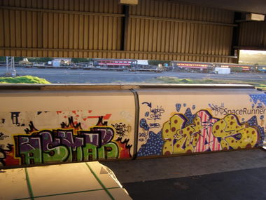 Graffiti Train in Auckland - Photo by Oneleg - Asmar, Points, HNG (2008)