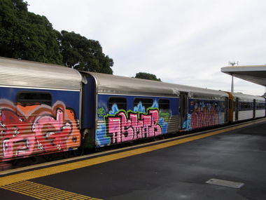 Graffiti Train in Auckland - Photo by Oneleg - Ferg, Asmar, Oinks (2008)