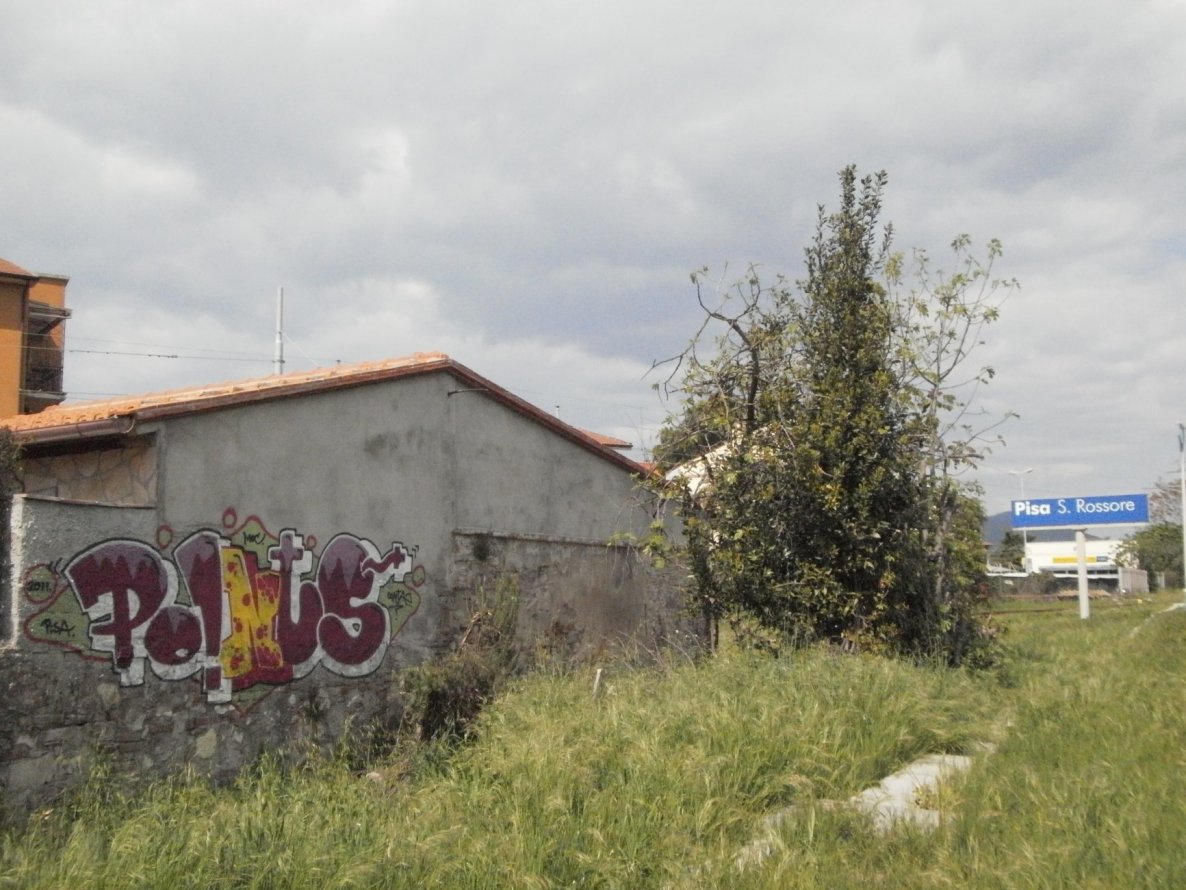 Graffiti Wall in Pisa - Photo by Oneleg - Points, HNG (2011)