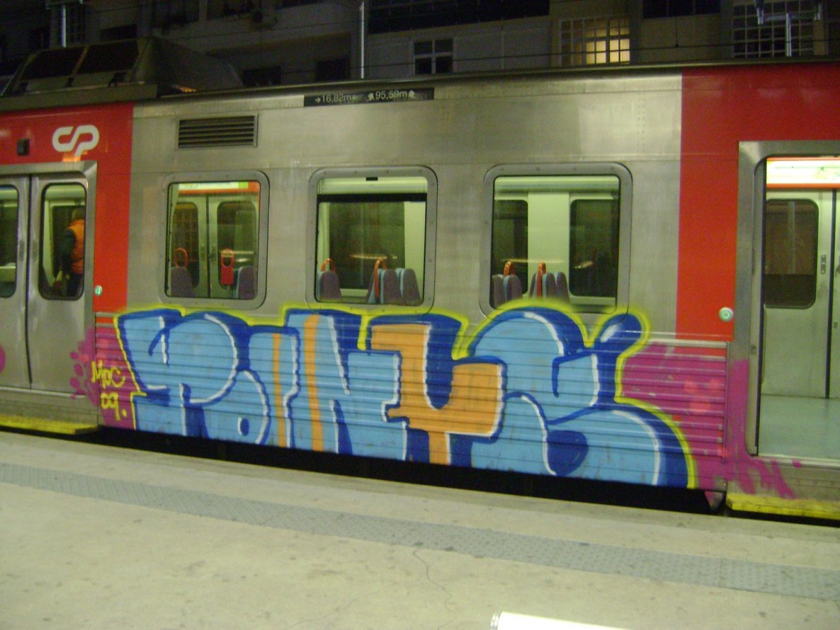 Graffiti Train in Lissabon - Photo by Oneleg - Points, HNG (2009)