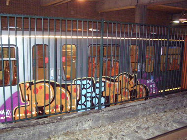 Graffiti Train in Ville de Bruxelles - Stad Brussel - Photo by Oneleg - Points, HNG (2008)