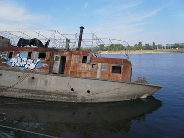 Graffiti Bombing in Belgrade - Photo by Oneleg - Points, HNG (2011)
