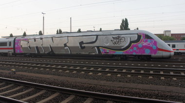 Graffiti Train in Hannover - Photo by Oneleg - HNG, Points, Faco (2013)