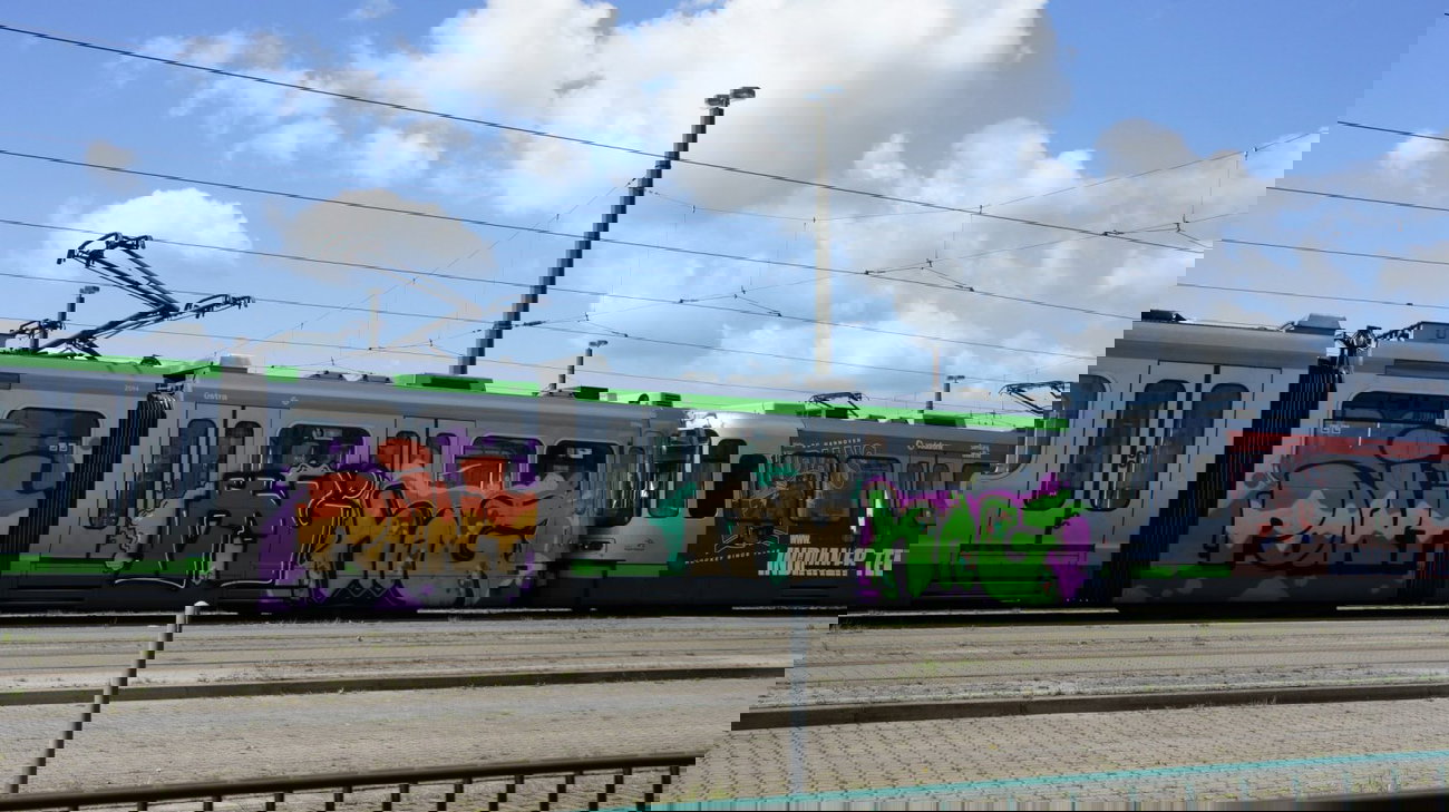 Graffiti Train in Hannover - Photo by Oneleg - Points, HNG, HNG (2012)
