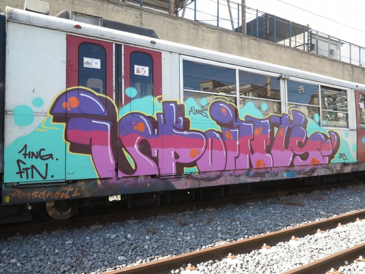 Graffiti Train in Naples - Photo by Oneleg - Points, HNG, FTN (2013)