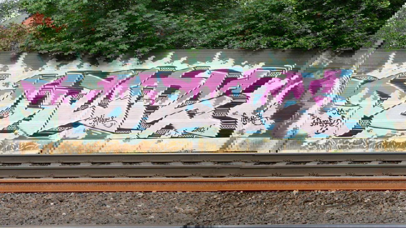 Graffiti Wall in Hannover - Photo by Oneleg - Points, HNG (2012)