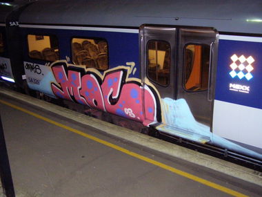 Graffiti Train in Auckland - Photo by Oneleg - MOC, Points, HNG (2008)