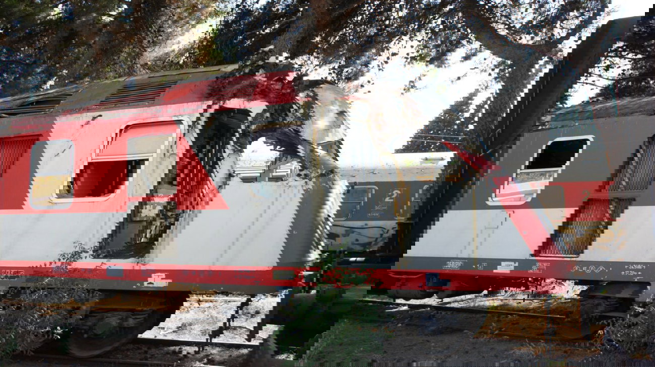 Graffiti Train - Photo by Oneleg - Crashed (2012)