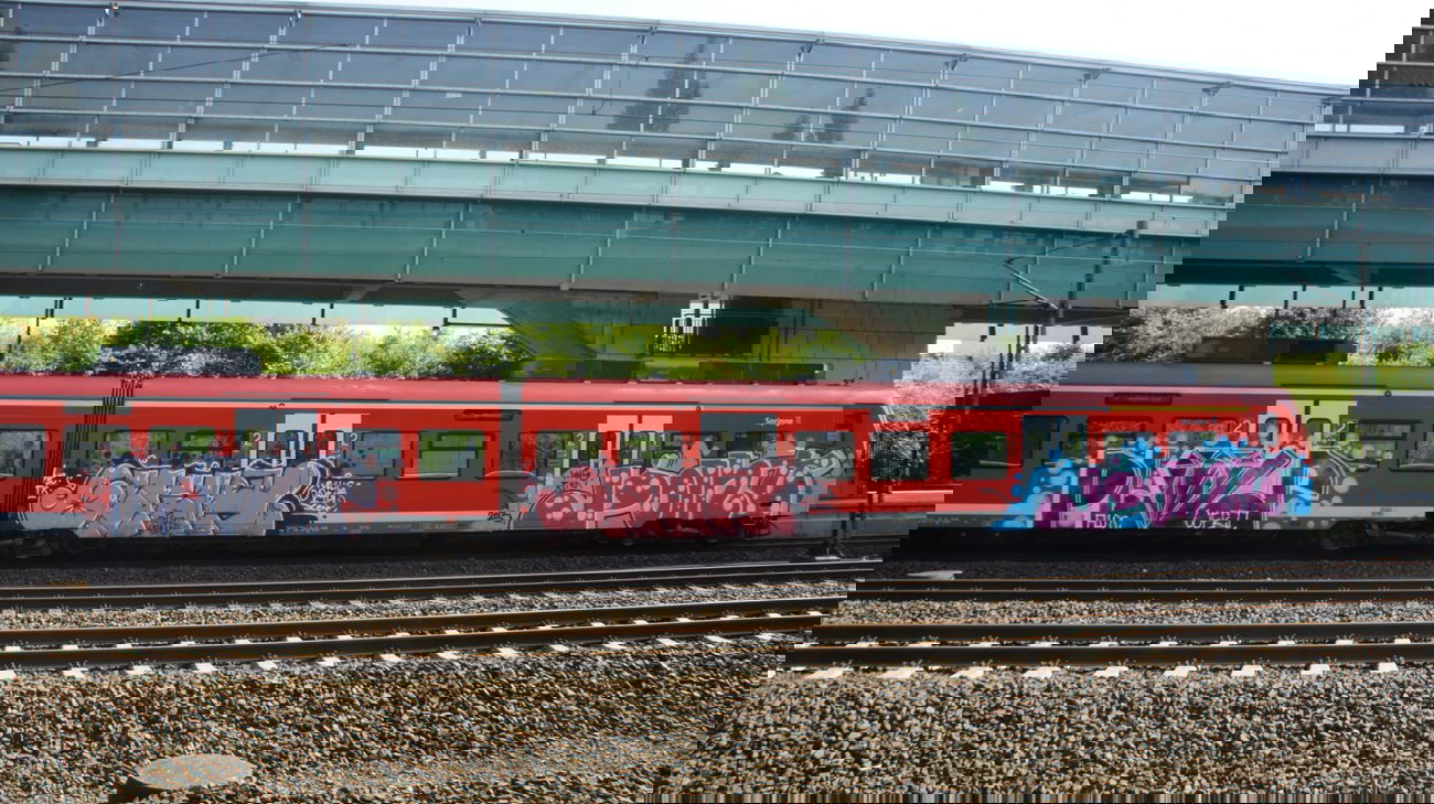 Graffiti Train in Hannover - Photo by Oneleg - Plow, Chur, Points (2013)