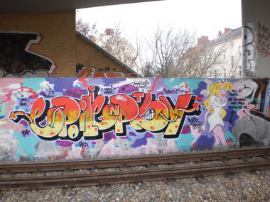 Graffiti Bombing in Berlin - Photo by Oneleg - Points, HNG (2011)