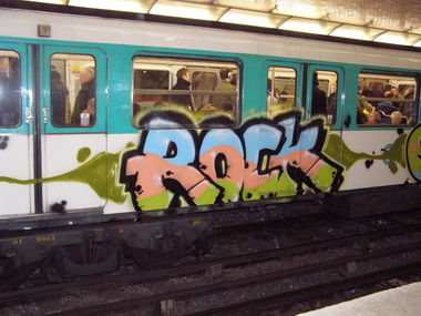 Graffiti Train in Paris - Photo by Oneleg - Rock (2009)