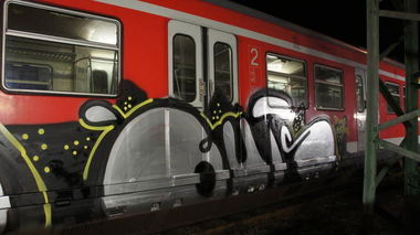 Graffiti Train in Frankfurt - Photo by Oneleg - Outs (2012)
