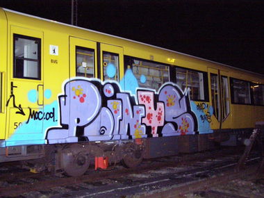 Graffiti Train in Berlin - Photo by Oneleg - Points, HNG (2009)