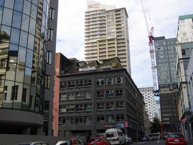 Graffiti Bombing in Auckland - Photo by Oneleg - Points, HNG, Asmar (2008)