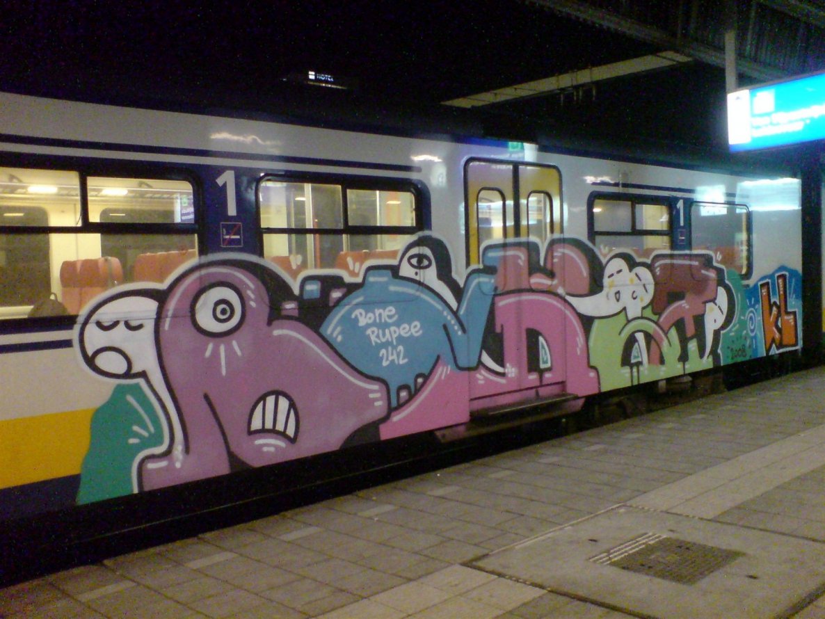 Graffiti Train in Rotterdam - Photo by Oneleg - Bzuka, Bzka, KL (2008)