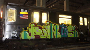 Graffiti Train in New York City - Photo by Oneleg - Points, HNG, FTN (2013)