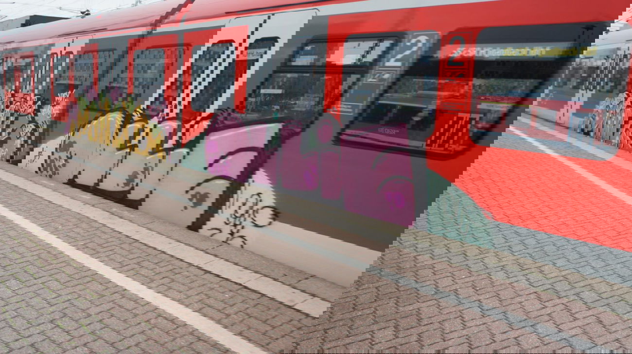 Graffiti Train in Dortmund - Photo by Oneleg - Ollie, ., Points (2013)