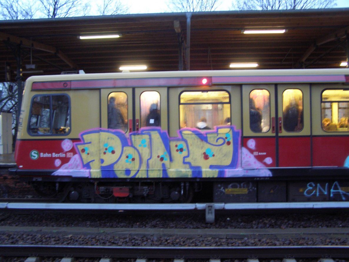 Graffiti Train in Berlin - Photo by Oneleg - Points, HNG, FTN (2011)