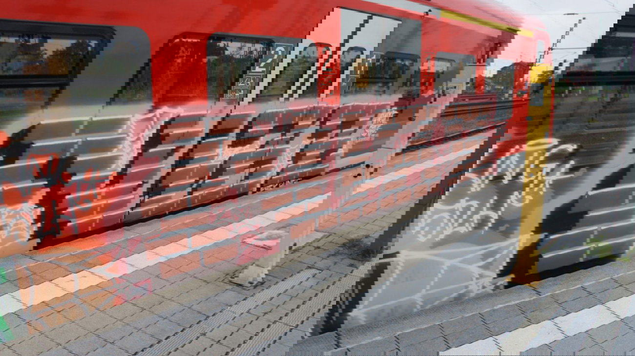 Graffiti Train in Hannover - Photo by Oneleg - Nizz, HNG, FSK (2012)