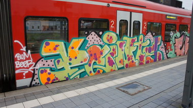 Graffiti Train in Hannover - Photo by Oneleg - Points, HNG (2012)