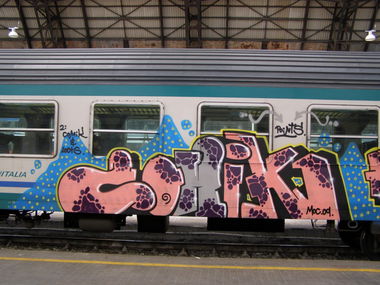 Graffiti Train in Milano - Photo by Oneleg - Points, HNG, Comik (2009)
