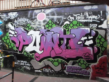 Graffiti Wall in Florence - Photo by Oneleg - Points, HNG (2011)
