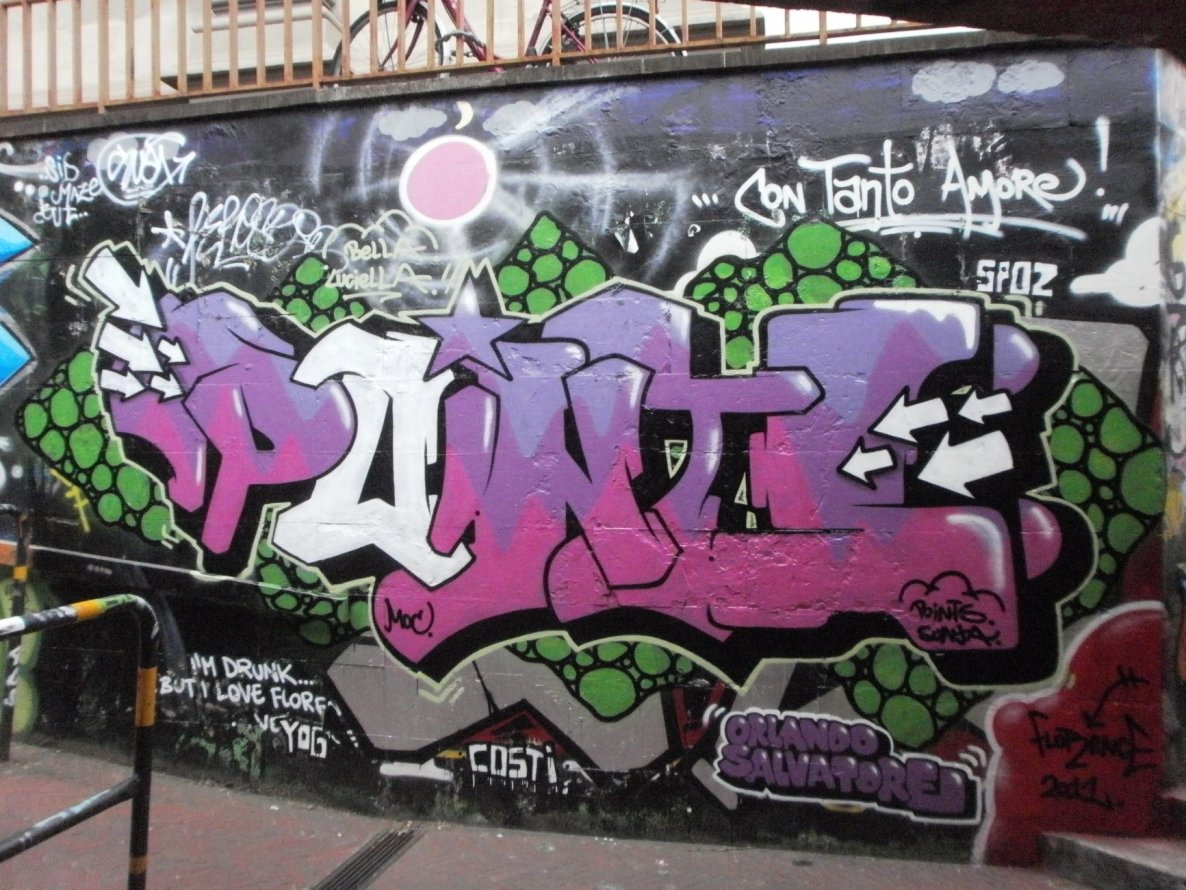 Graffiti Wall in Florence - Photo by Oneleg - Points, HNG (2011)