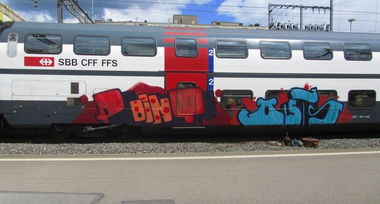 Graffiti Train in Bern - Photo by Oneleg - Points, Outs (2012)