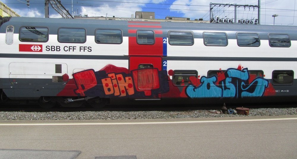 Graffiti Train in Bern - Photo by Oneleg - Points, Outs (2012)
