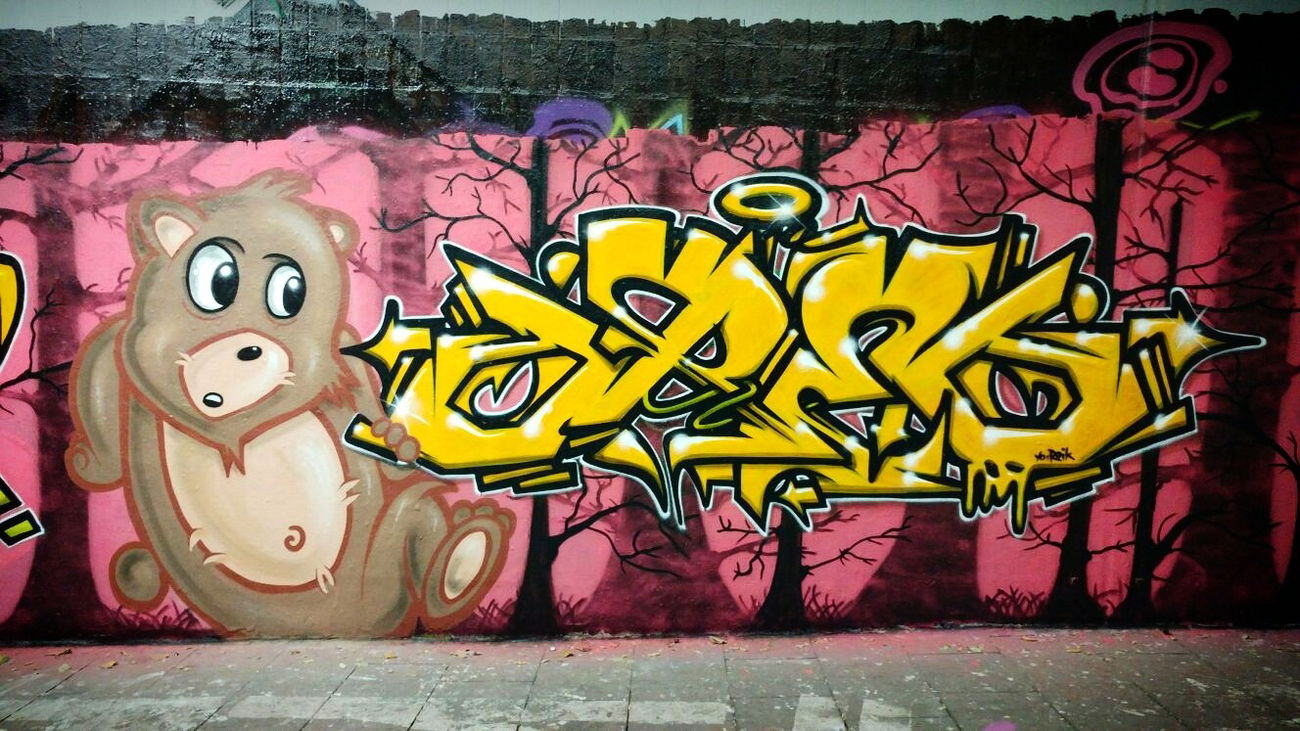 Graffiti Wall - Photo by OreoOne - oreo, uad