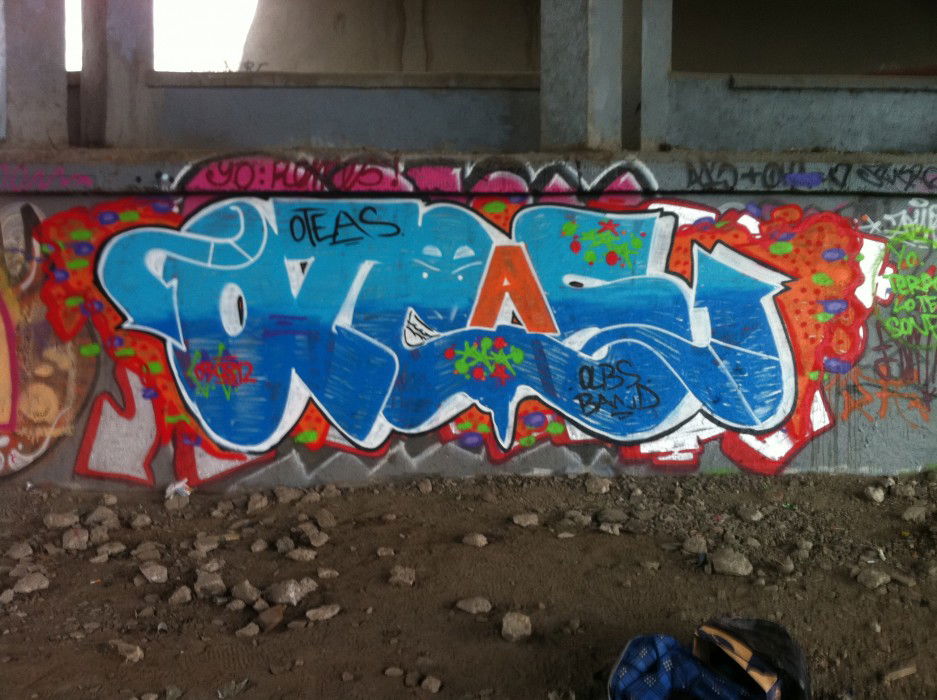 Graffiti Wall - Photo by Oteasolb