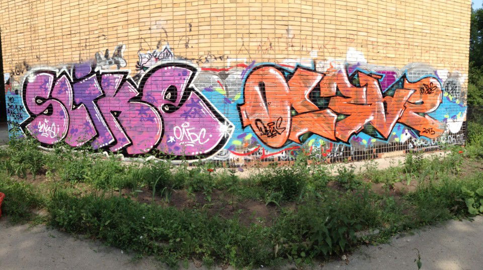 Graffiti Wall - Photo by Oteasolb