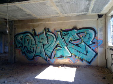 Graffiti Wall - Photo by Oteasolb