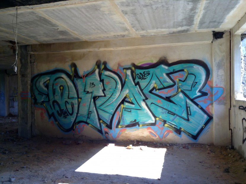 Graffiti Wall - Photo by Oteasolb