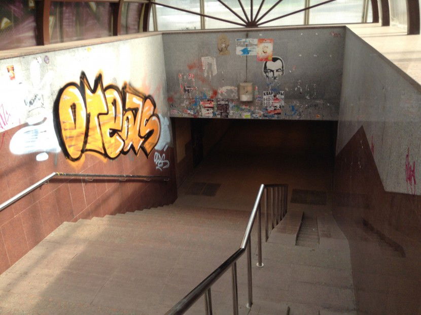 Graffiti Bombing - Photo by Oteasolb