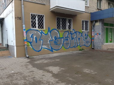 Graffiti Bombing - Photo by Oteasolb