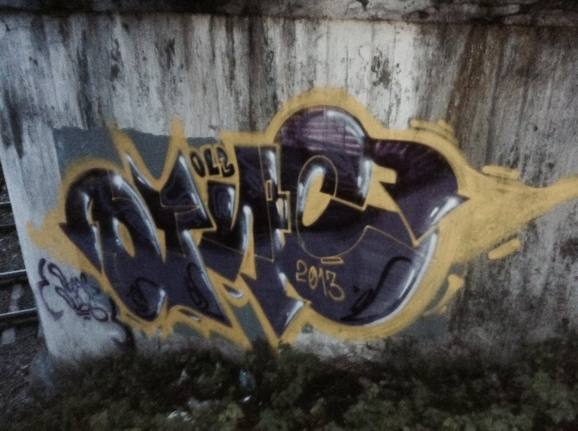 Graffiti Wall - Photo by Oteasolb