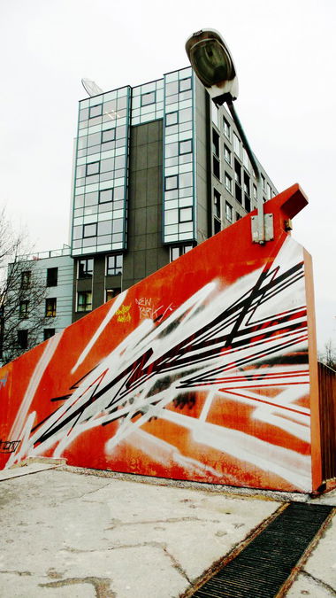 Graffiti Bombing in Wroclaw - Photo by Otox - dynamism, dynamic, abstract (2013)