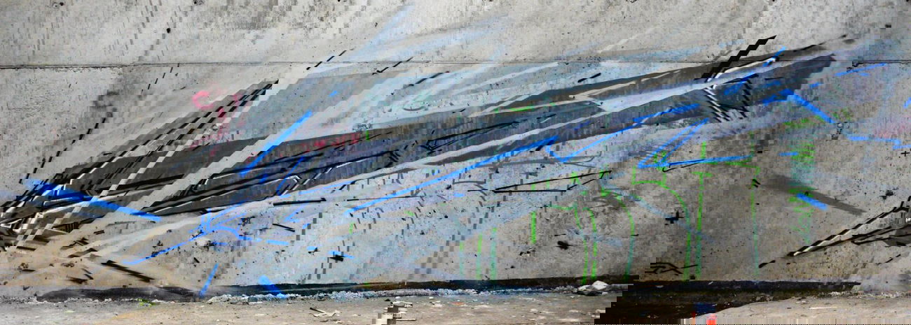 Graffiti Street Art in Wroclaw - Photo by Otox - dynamism, fast, trash (2013)