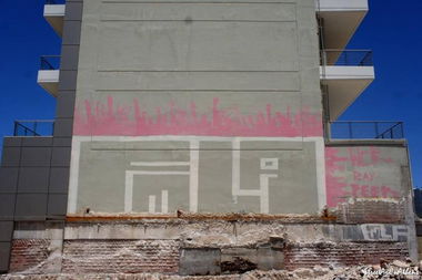 Graffiti Bombing in athens - Photo by PEEKone - fmla, familia (2013)