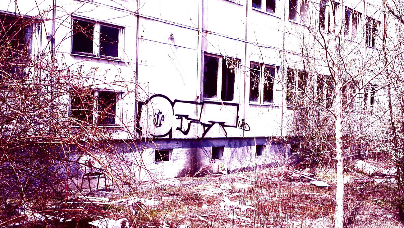 Graffiti Bombing - Photo by PETtheTHREAT - petthethreat, lesnerds, silver