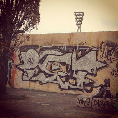 Graffiti Wall - Photo by PETtheTHREAT - petthethreat, lesnerds, silver