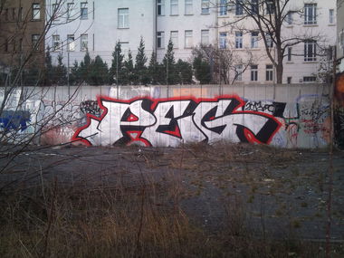 Graffiti Bombing in Leipzig - Photo by PEstoGenovese - PEG, Leipzig, Farm (2013)