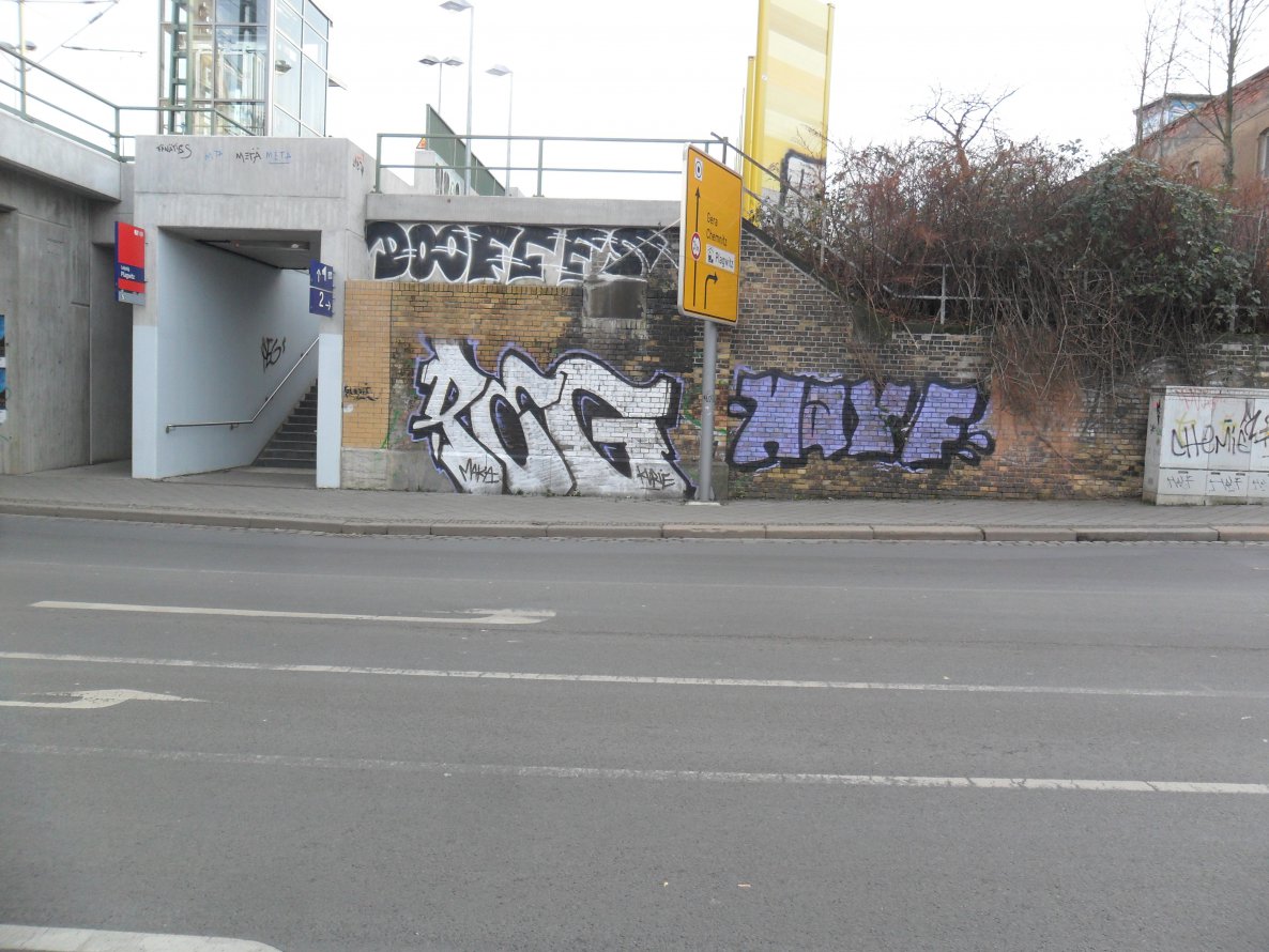 Graffiti Bombing in Leipzig - Photo by PEstoGenovese - peg, hayf, doof (2013)