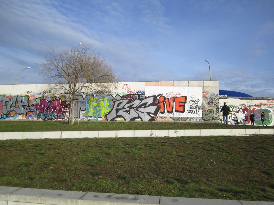 Graffiti Bombing - Photo by PEstoGenovese - PEG, makka, delecto (2013)
